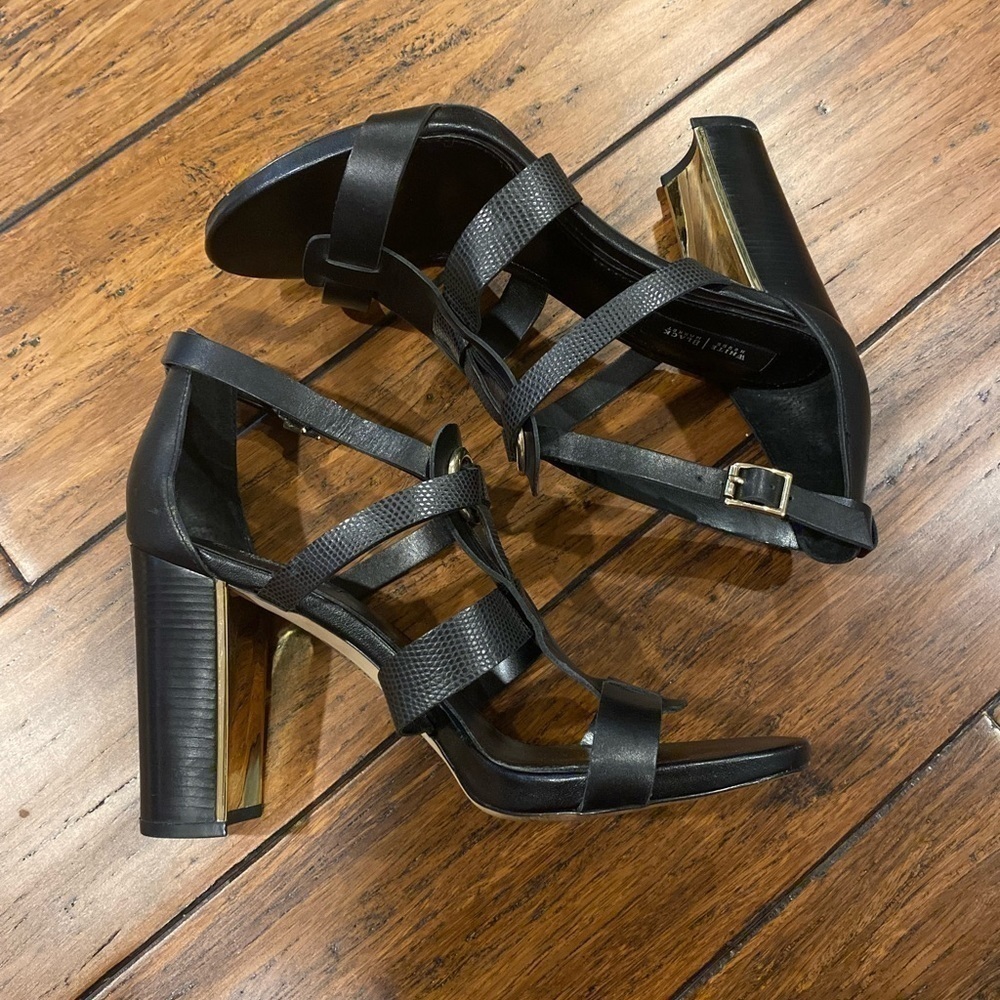 EUC worn twice. White House Black Market Heels